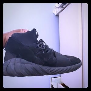 Adidas tubular doom triple black